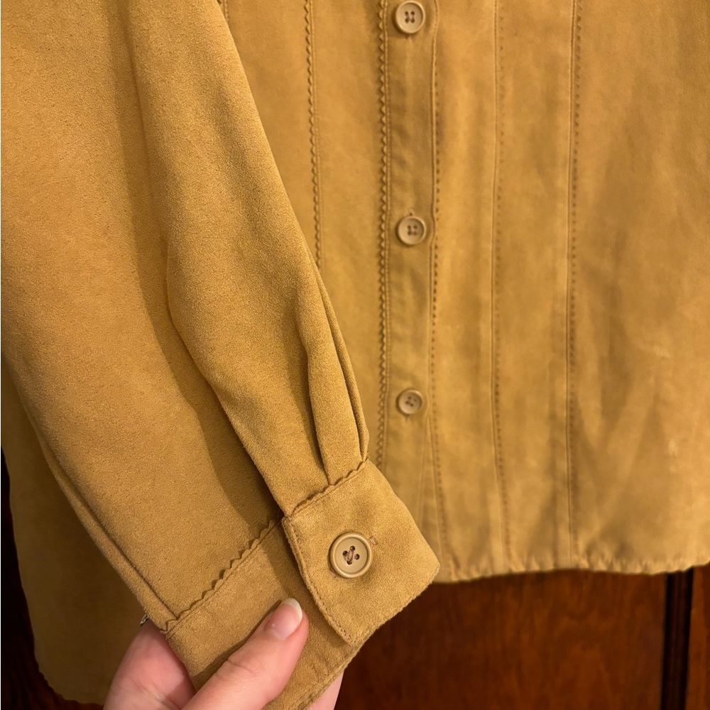 Women’s tan button up shacket